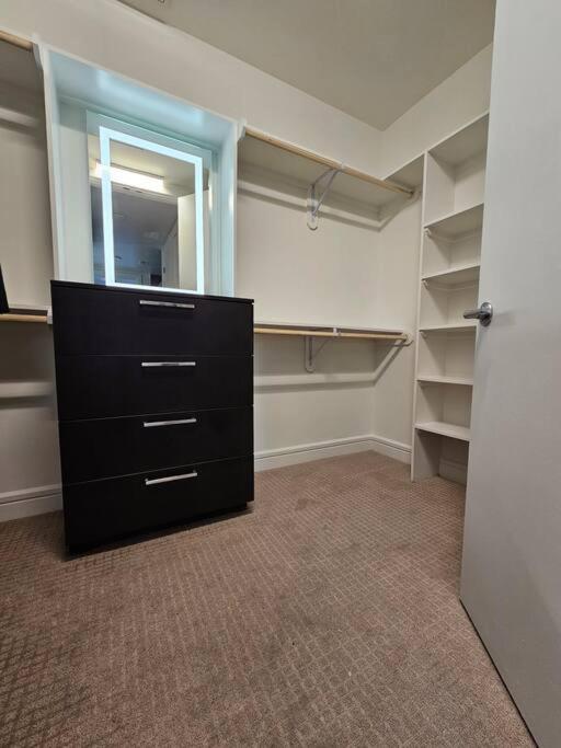 Luxury Highrise In Midtown - Skyline Views And Chic Decor Apartment Houston Bagian luar foto