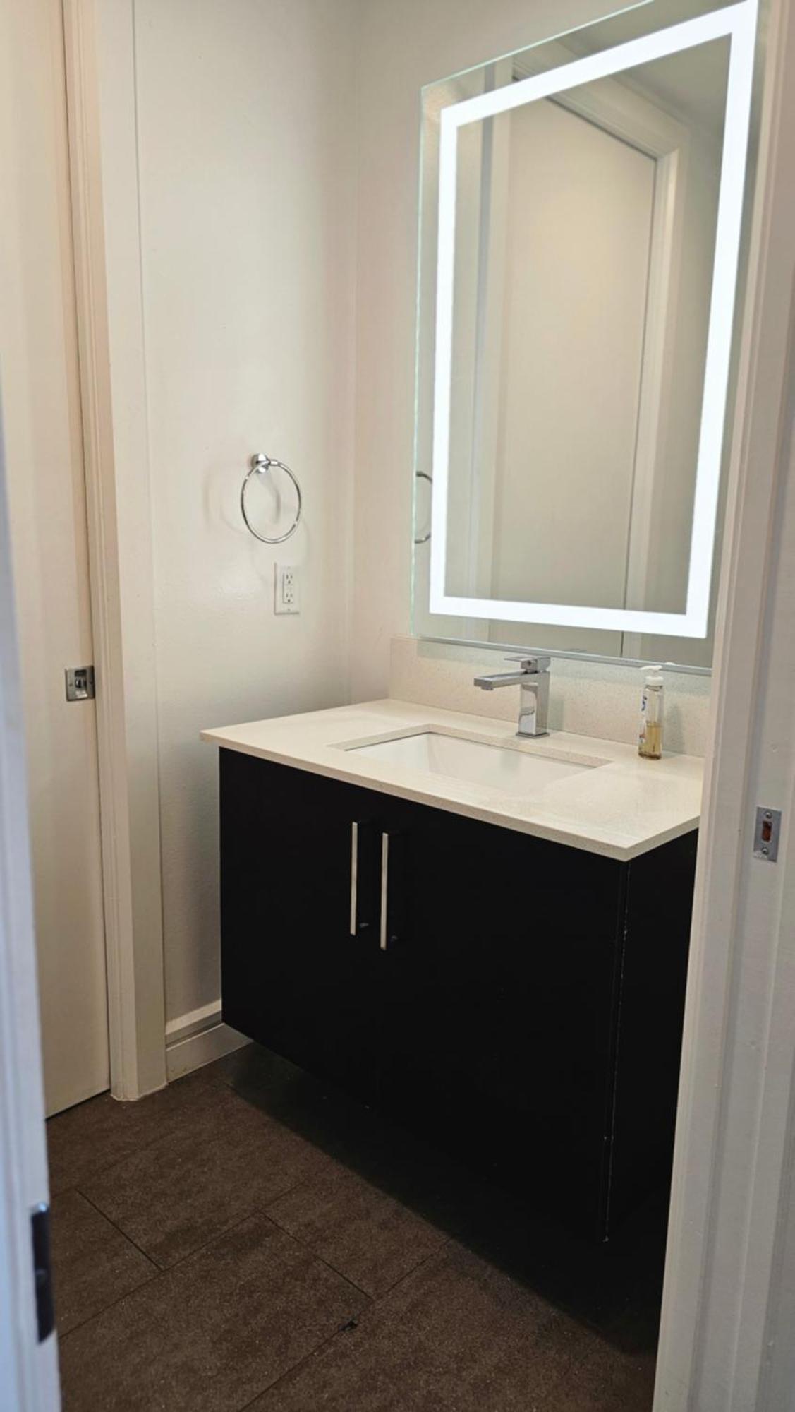 Luxury Highrise In Midtown - Skyline Views And Chic Decor Apartment Houston Bagian luar foto
