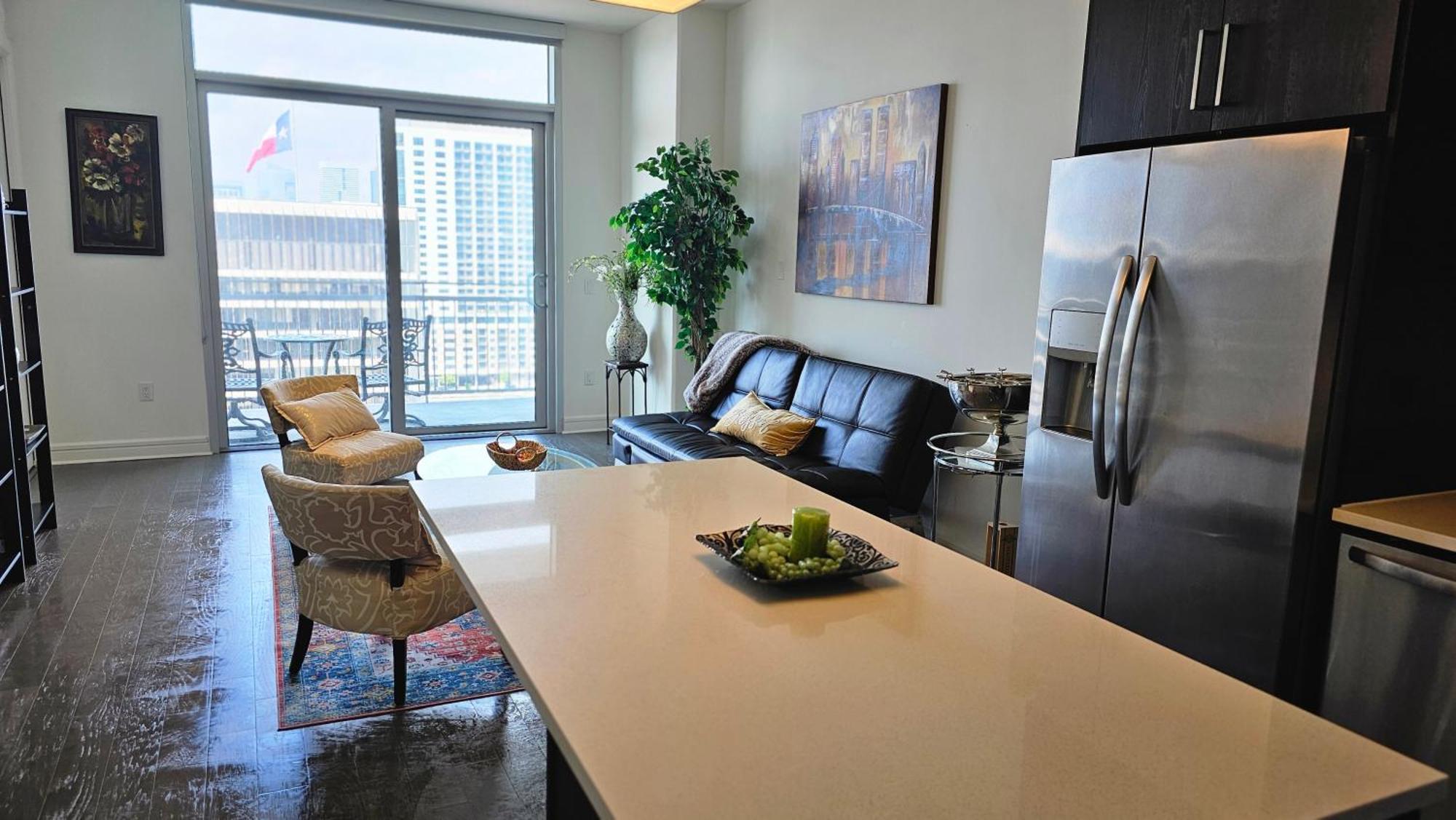 Luxury Highrise In Midtown - Skyline Views And Chic Decor Apartment Houston Bagian luar foto